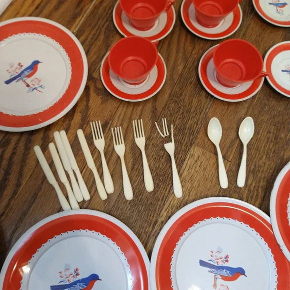 Red and White Dinnerware Set - Picture 7 of 13